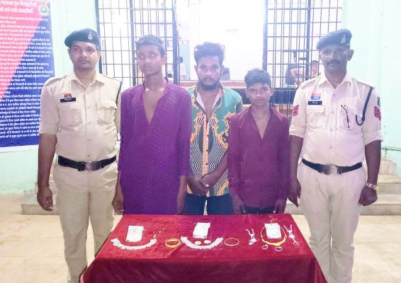 सूने मकान का ताला तोड़  जेवर-नगदी चोरी