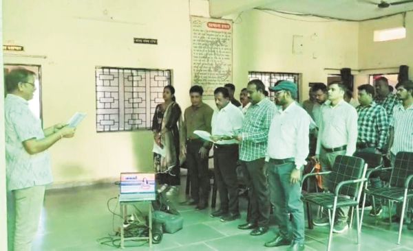 वंदेमातरम् 150 वर्ष पूर्ण होने पर नगरपालिका में सामूहिक गायन