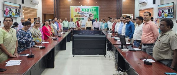 सामूहिक राष्ट्रीय गीत-गायन शासकीय कार्यालयों, स्कूलों और महाविद्यालयों में आयोजन