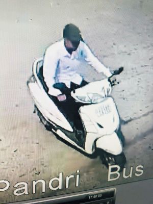 कलेक्टोरेट परिसर में वाहन चोर सक्रिय, डिक्की से पर्स भी चुरा रहे