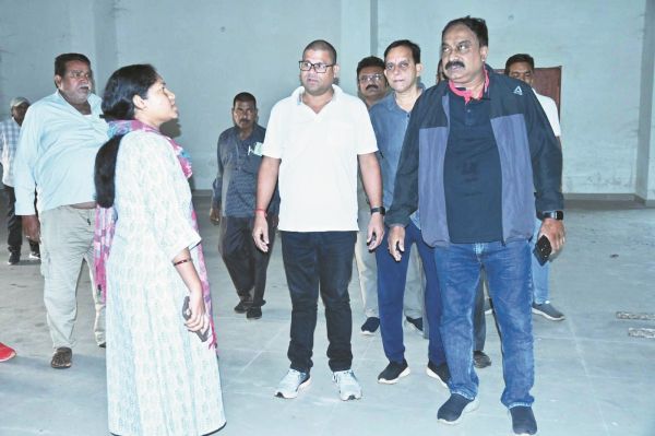 आयुक्त ने निर्माण व सौंदर्यीकरण कार्य का किया निरीक्षण