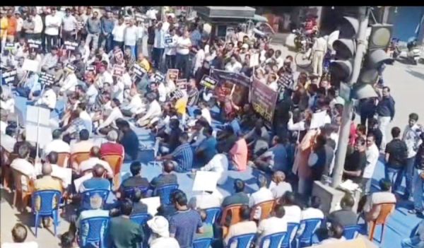 अमित बघेल की गिरफ्तारी की मांग, अंबिकापुर में सर्व समाज का प्रदर्शन