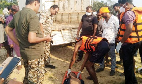  तालाब में मिली लाश, जांच जारी