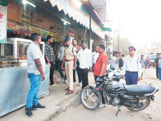  कारोबारियों को सडक़ पर सामान नहीं रखने की समझाइश