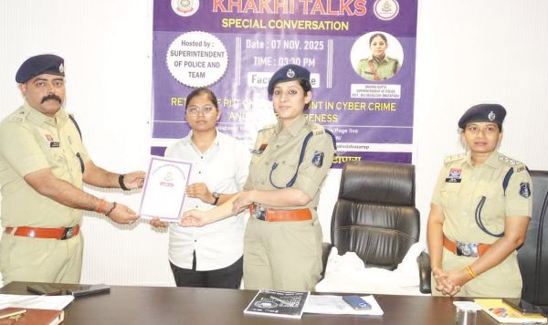 बलौदाबाजार पुलिस का फेसबुक लाइव कार्यक्रम ''KHAKI TALK'' साइबर सुरक्षा पर जागरूकता