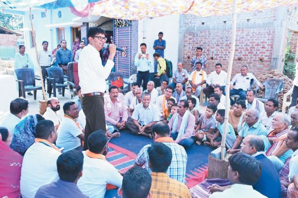 वित्त मंत्री ने ग्रामीणों का हाल-चाल जाना