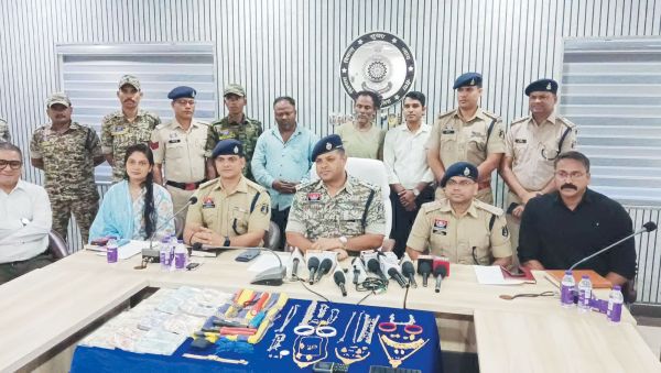 सूने मकानों में चोरी, दो बांग्लादेशी गिरफ्तार