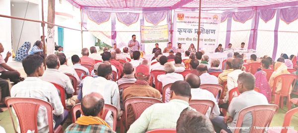 अल्ट्राटेक रावन सीएसआर का किसान प्रशिक्षण व बीज वितरण