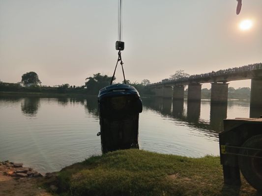 ढाई माह से गुम युवक का शव व कार नदी में मिला