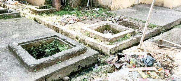 आरडीए कॉलोनी सरोना में पसरी गंदगी खुले सेप्टिक टैंक से हादसे का खतरा