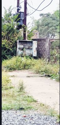 ट्रांसफार्मर का फ्यूज बॉक्स कई महीनों से खुला है, हादसे की आशंका