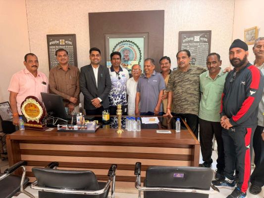 हॉकी स्पर्धा के संबंध में प्रतिनिधि  मंडल ने कलेक्टर से की मुलाकात