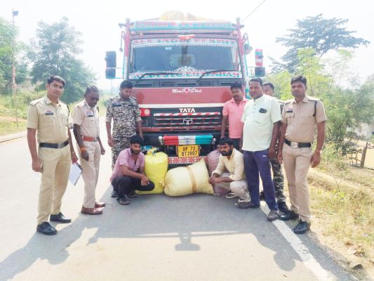 12 लाख का गांजा जब्त, दो अंतरराज्यीय तस्कर गिरफ्तार