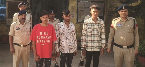 दरवाजे पर पत्थर मारकर बाहर बुलाया, चाकू मारकर हत्या