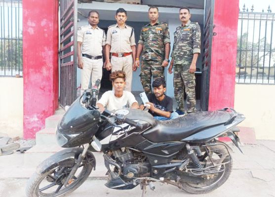 मोबाइल लूटने वाले दो आरोपी गिरफ्तार