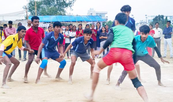 संकुल स्तरीय सांसद खेल महोत्सव: सामूहिक-व्यक्तिगत खेलों में खिलाडिय़ों ने बढ़-चढक़र लिया हिस्सा