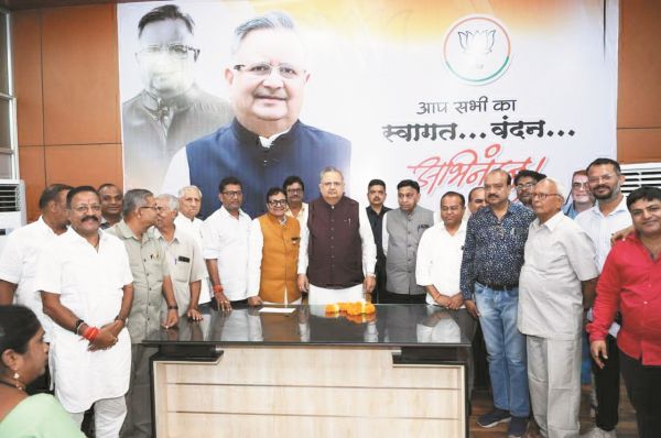 समाज के प्रतिनिधि मंडल ने विस अध्यक्ष रमन से की मुलाकात