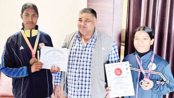नेशनल मार्शल आर्ट स्पर्धा के लिए अंबिकापुर की बेटियां जम्मू-कश्मीर रवाना