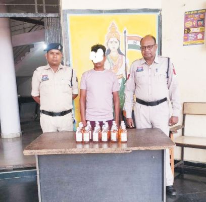 शराब संग आरोपी गिरफ्तार