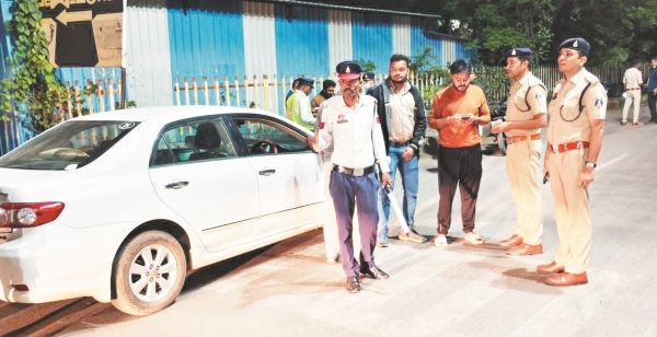 दूसरे दिन भी पुलिस ने चलाया चेकिंग अभियान