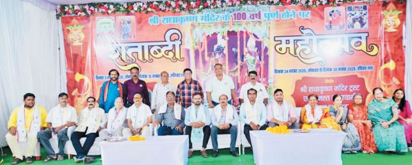 डॉक्टरों-पत्रकारों सहित सैकड़ों का सम्मान