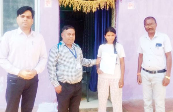 मतदाताओं तक पहुंच रहे अफसर