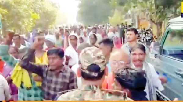 आरी डोंगरी गोदावरी माइंस क्षमता विस्तार के विरोध में चक्काजाम, जनसुनवाई स्थान बदलने की मांग