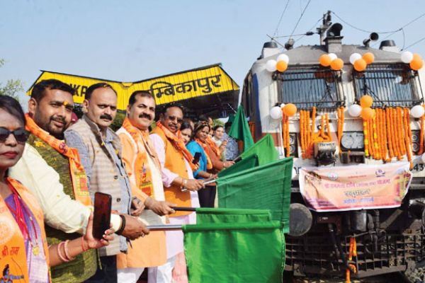 श्री रामलला दर्शन के लिए सरगुजा संभाग के 850 श्रद्धालु अयोध्या रवाना