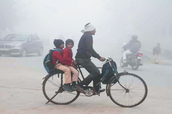 बढ़ी ठंड, स्कूल के समय में परिवर्तन की उठी मांग