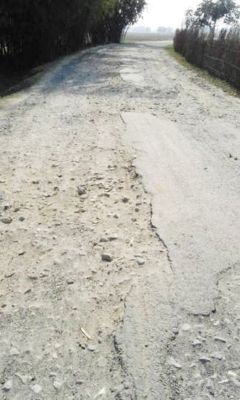 लवन-पैसर-सिरियाडीह मार्ग जर्जर, राहगीर गिरकर घायल हो रहे