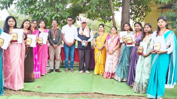 बीएड छात्र-अध्यापकों  को दी विदाई