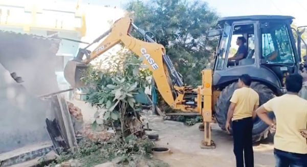  सरकारी जमीन से हटाया कब्जा