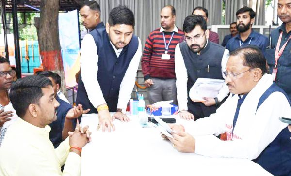 सीएम से मिले किसान नेता ढालेश, विद्युत टावर लाइन-रेलवे परियोजना पर की चर्चा