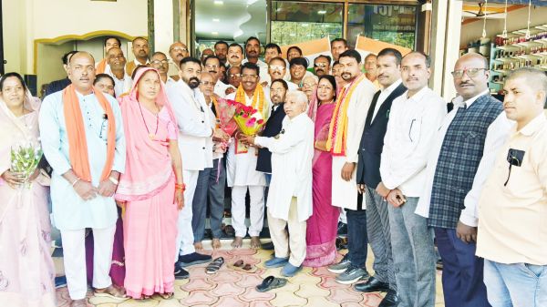 विधायक रोहित साहू से मिले नवनिर्वाचित पदाधिकारी