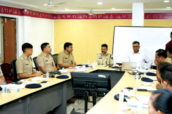 आईजी ने ली क्राइम मीटिंग