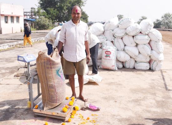 किसान नंदकिशोर ने पहले दिन धान विक्रय पर जाहिर की खुशी