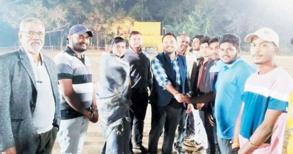 नवापारा में रात्रिकालीन क्रिकेट स्पर्धा शुरू