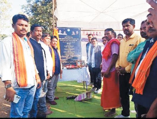 बस्तर सांसद व चित्रकोट विधायक ने दो सडक़ निर्माण कार्यों का किया भूमिपूजन