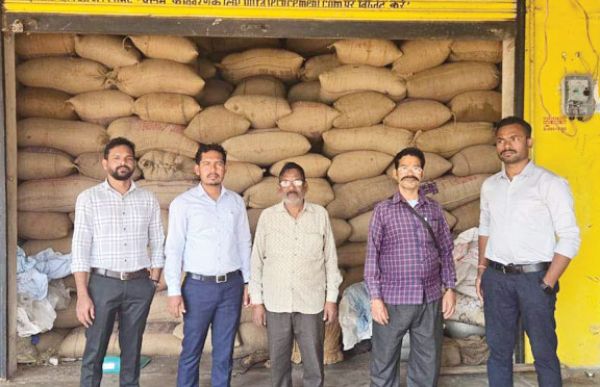 भैरमगढ़  में दो जगहों पर 350 बोरी अवैध धान जब्त