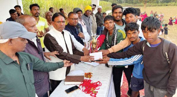 हीरो कप फुटबॉल स्पर्धा में फुलवारी टीम विजयी