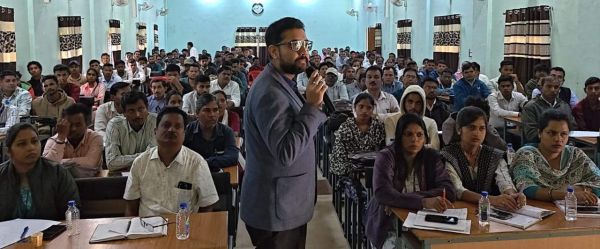 धान खरीदी शासन की प्राथमिकता, संलग्न कर्मचारियों की अनुपस्थिति-अनियमितता पर होगी कार्रवाई-कलेक्टर