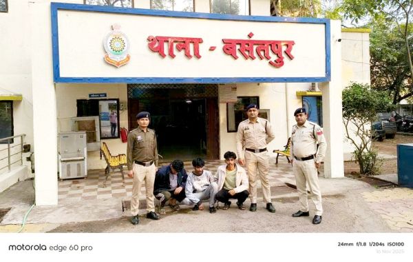 हथियार से हमला कर बाइक को क्षतिग्रस्त करने वाले तीन गिरफ्तार