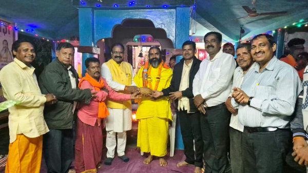 महामंडलेश्वर गोवर्धन के जन्मदिवस पर लोगों ने दी बधाई