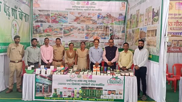  जनजातीय गौरव दिवस पर विभागीय स्टॉल