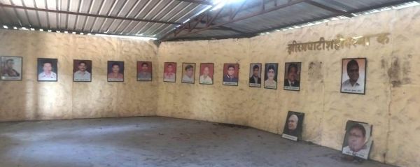 स्मारक को सहेजने में लापरवाही...