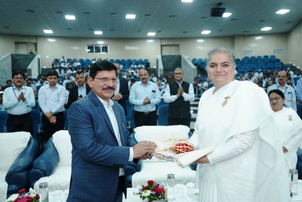 जागरूकता विचारों को स्वच्छ और जीवन को सुहाना बनाने वाली शक्ति- ब्रह्मकुमारी कविता