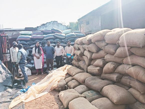 मानपुर मोहला में अवैध परिवहन  सवा दो सौ क्विंटल धान जब्त