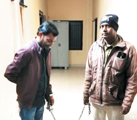 महात्मा गांधी की मूर्ति खंडित, आरोपी गिरफ्तार