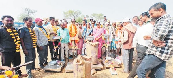 अध्यक्ष हेमसिंह ने किया धान खरीदी का शुभारंभ