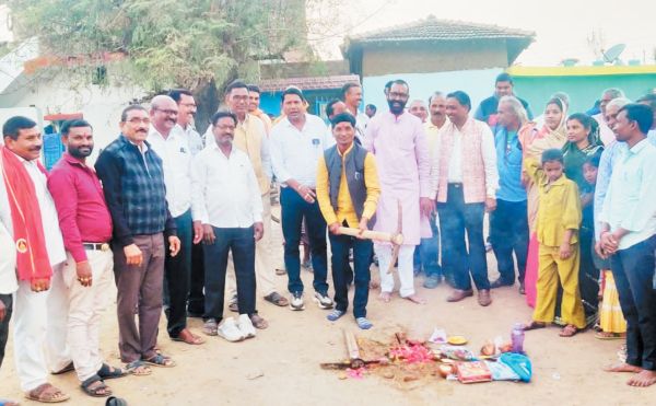 जिपं उपाध्यक्ष ने किया टीन शेड का भूमिपूजन